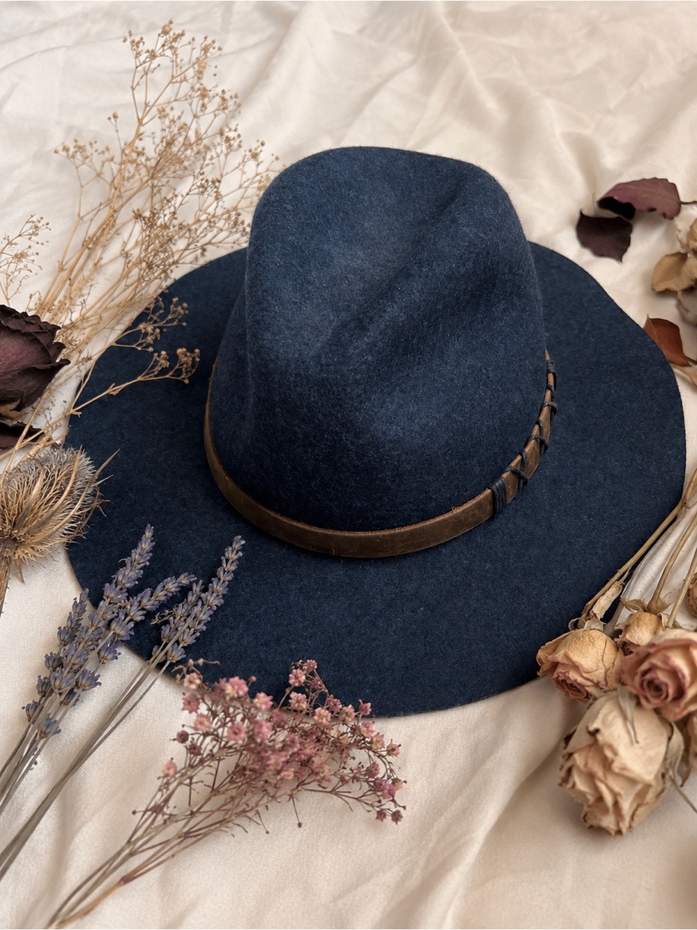 Pistil hat 100% wool felt with Brown Band